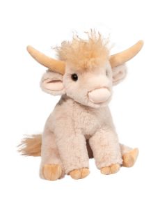 Stofftier Hochlandrind in sitzender Pose mit cremefarbenem Plüschfell.