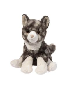 Sitzende Kuscheltier Katze Trixie von Douglas Cuddle Toys mit grau-braun meliertem Fell und cremefarbene Schnauze, Brust und Beine.