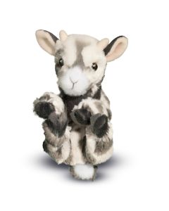 Kleine Plüsch-Ziege im Mini-Format in einrollter Pose mit weiß-grauem Fell.